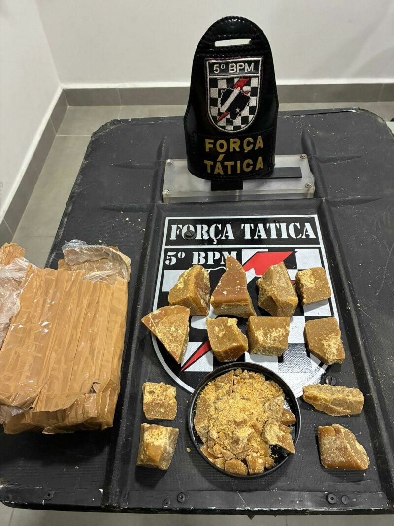Ilustração da notícia Mulher é presa com pasta base de cocaína durante abordagem em Coxim